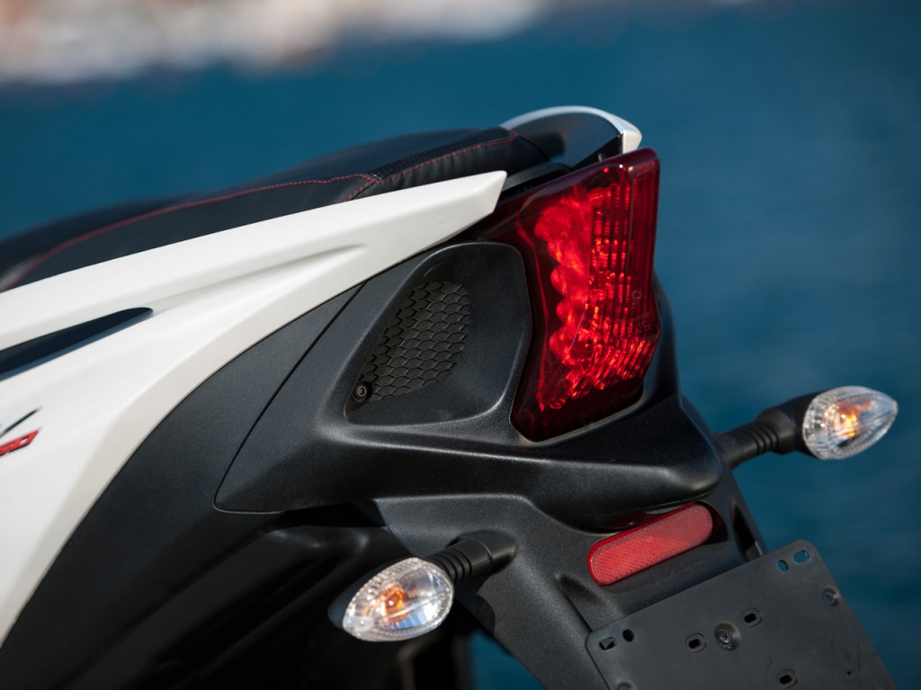 Фото скутера Aprilia SRV 850 ABS